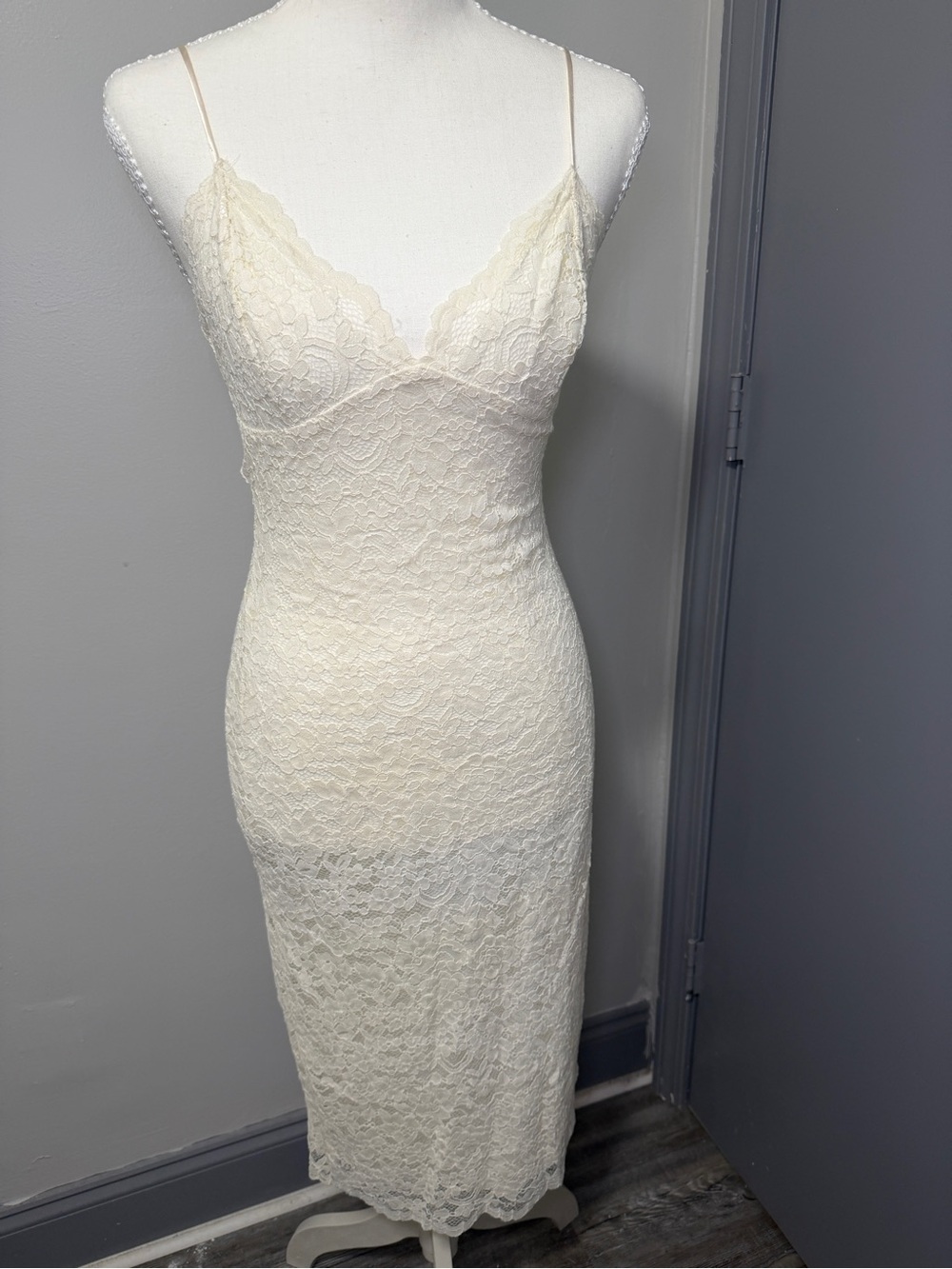 Express Cream Lace Midi Dress